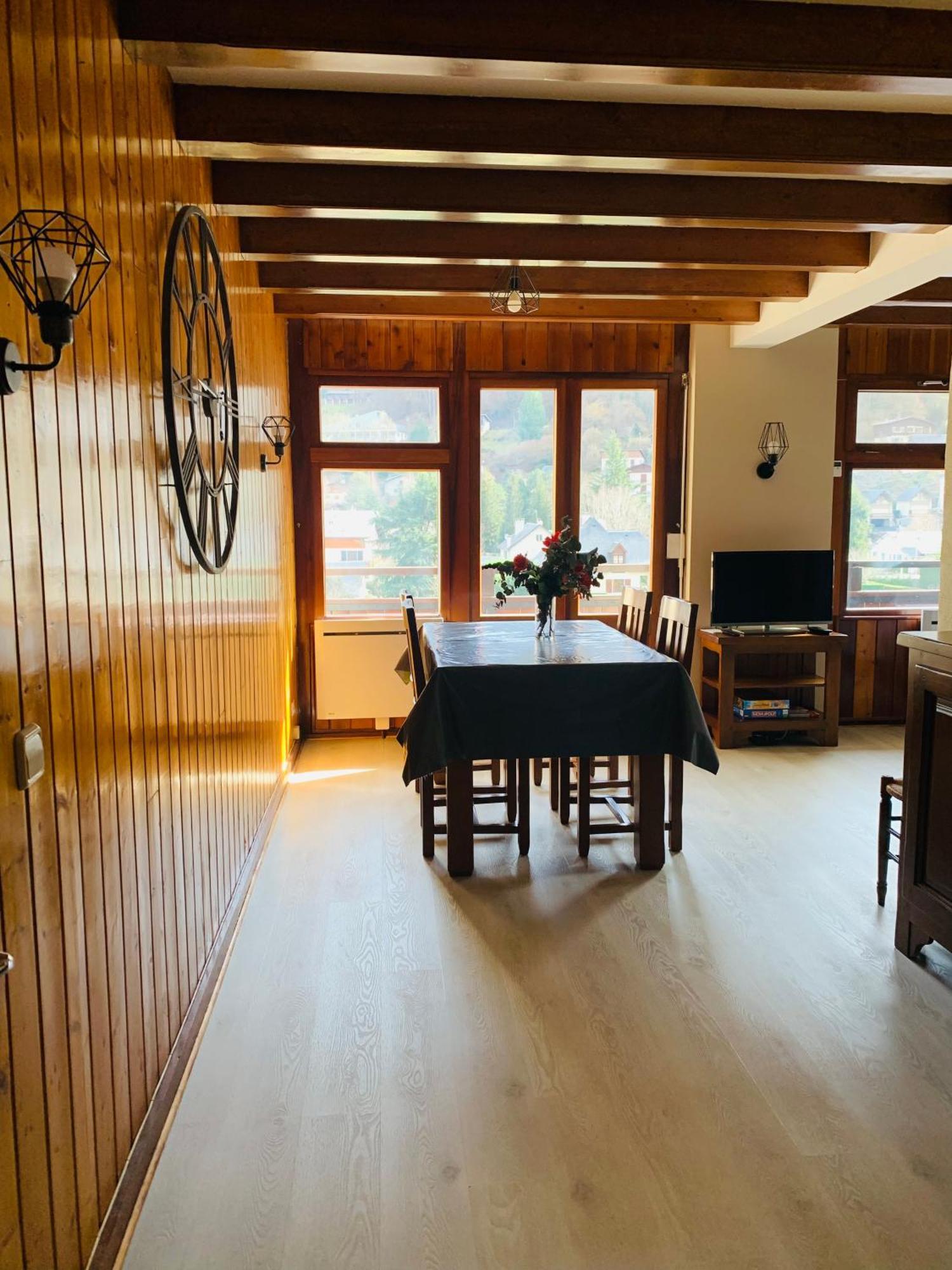 Appartement 58 M2 Avec Piscine Interieure Vue Montagne Centre Village , Parking Prive 圣拉里苏朗 外观 照片