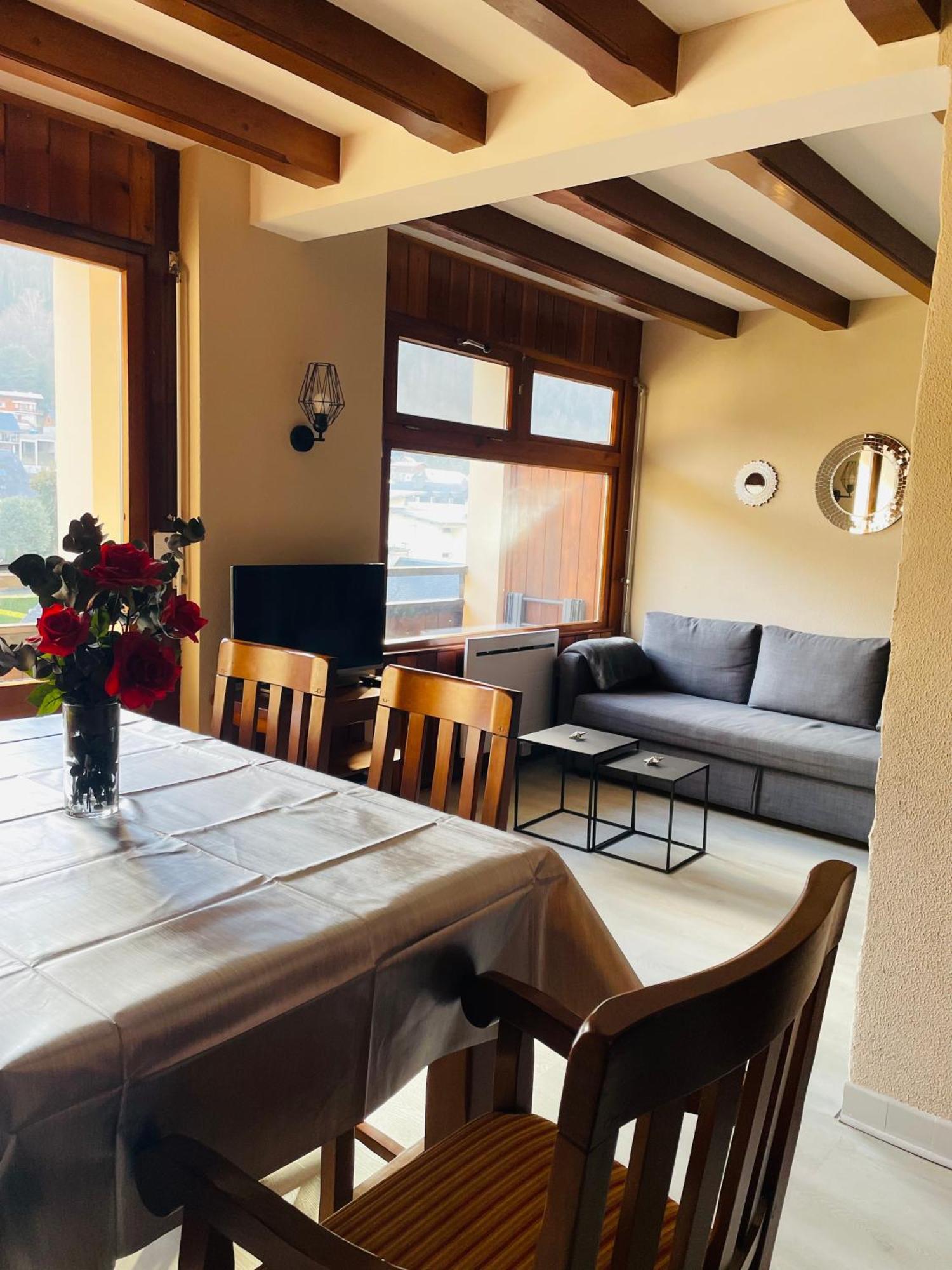 Appartement 58 M2 Avec Piscine Interieure Vue Montagne Centre Village , Parking Prive 圣拉里苏朗 外观 照片